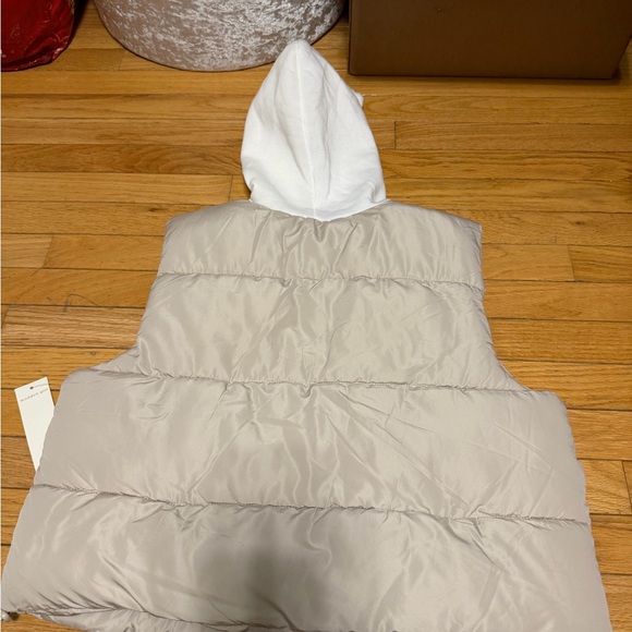 Madden Girl Cream Puffer Vest with White Hood - Picture 3 of 3